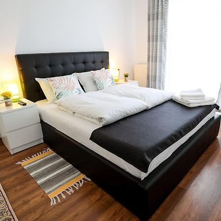 Modern Condo With Parking, Sybin Zewnętrze zdjęcie