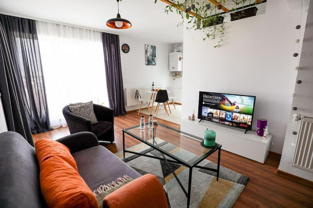 Modern Condo With Parking, Sybin Zewnętrze zdjęcie