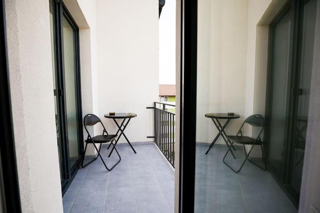 Modern Condo With Parking, Sybin Zewnętrze zdjęcie